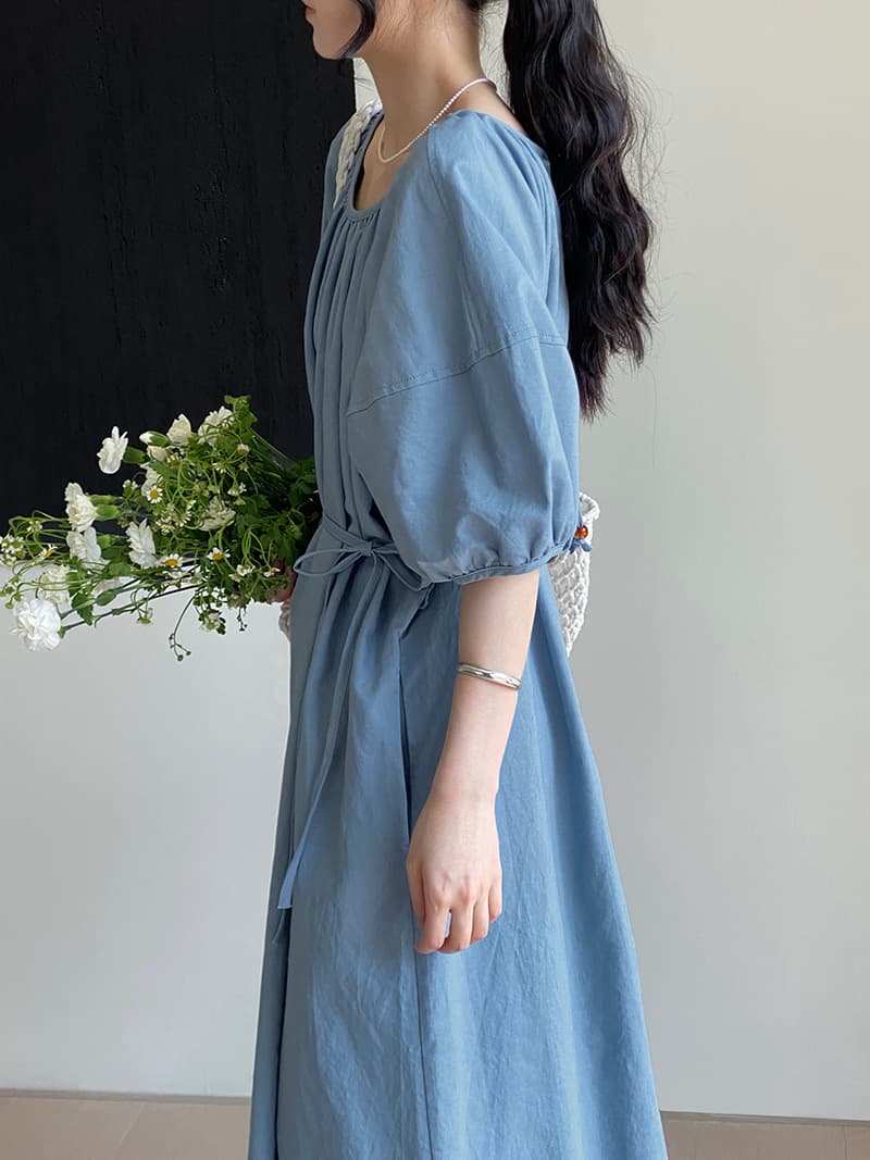 大人かわいい服 リネン混パフスリーブウエスト紐ワンピース