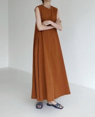 大人かわいい服 ゆったりシルエット ノースリーブ麻混ロングワンピース