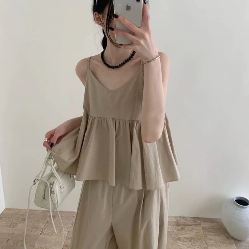 大人かわいい服 ペプラムトップス&ワイドパンツセットアップ