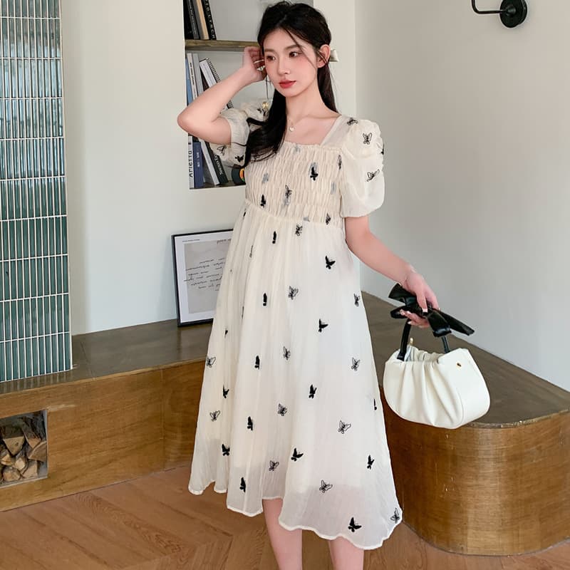 大人かわいい服 蝶々刺繍パフスリーブシャーリングワンピース