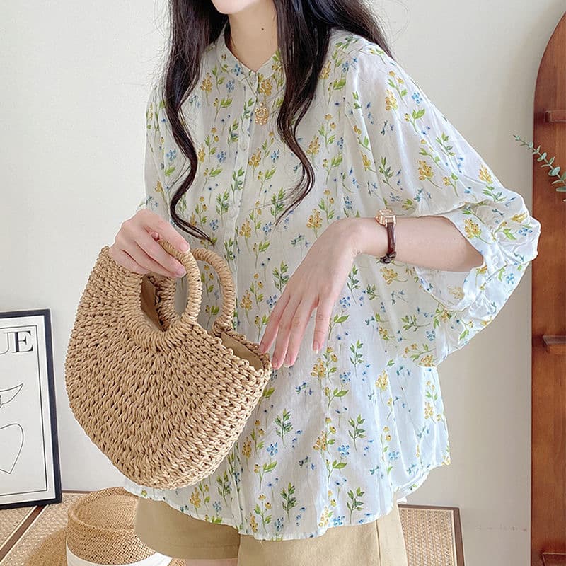大人かわいい服 小花が舞う七分袖ゆったりブラウス
