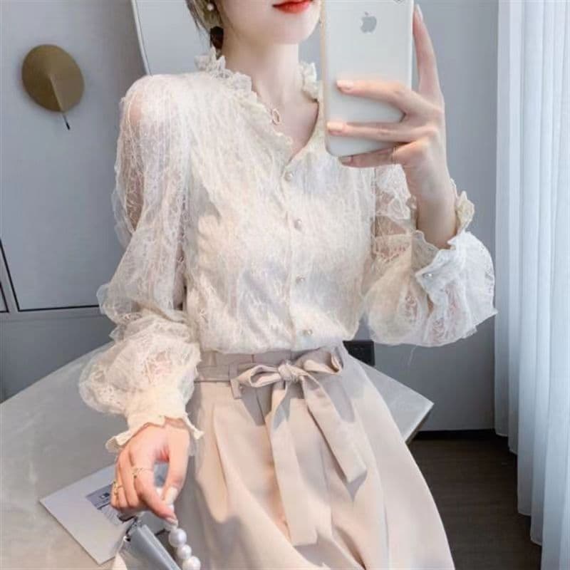 大人かわいい服レースフリル襟ボリューム袖ブラウス