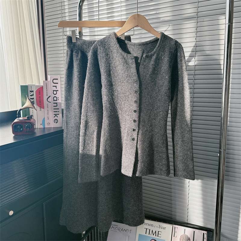 大人かわいい服 上品シルエットニットマキシセットアップ