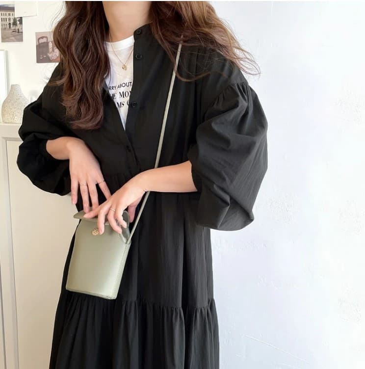 大人かわいい服 スタンドカラー紐付きシャツワンピース