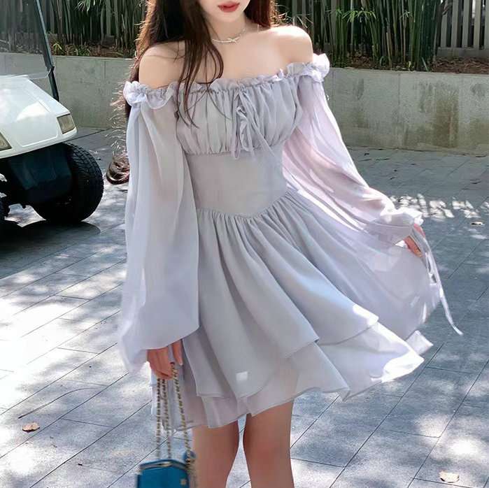 大人かわいい服 フリル×シアーのオフショルワンピース