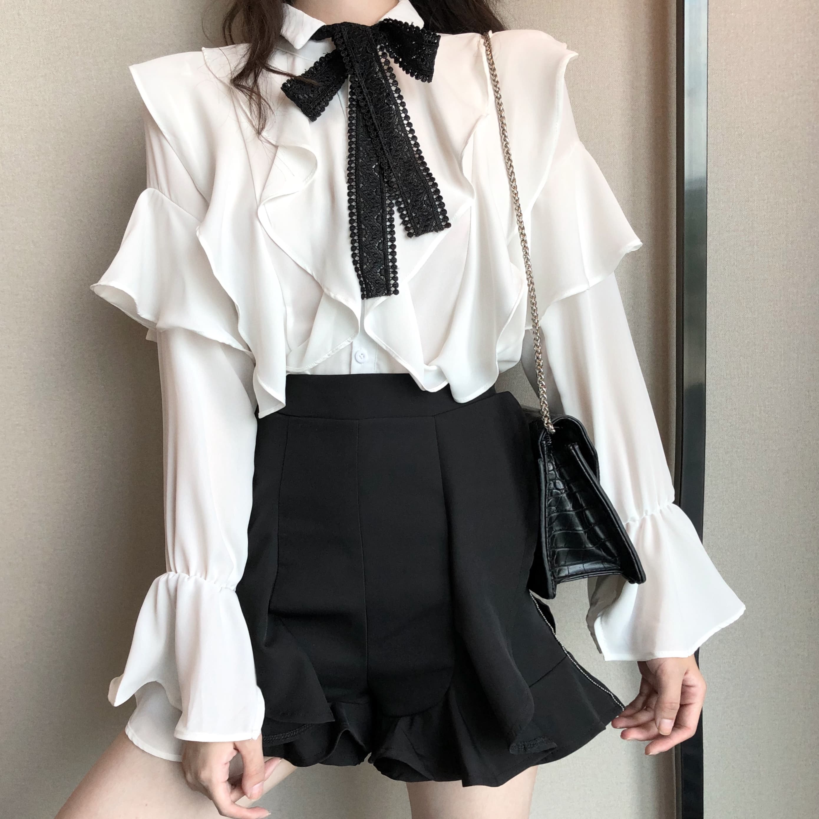 大人かわいい服 華やぎ上品 胸元リボンフリルブラウス