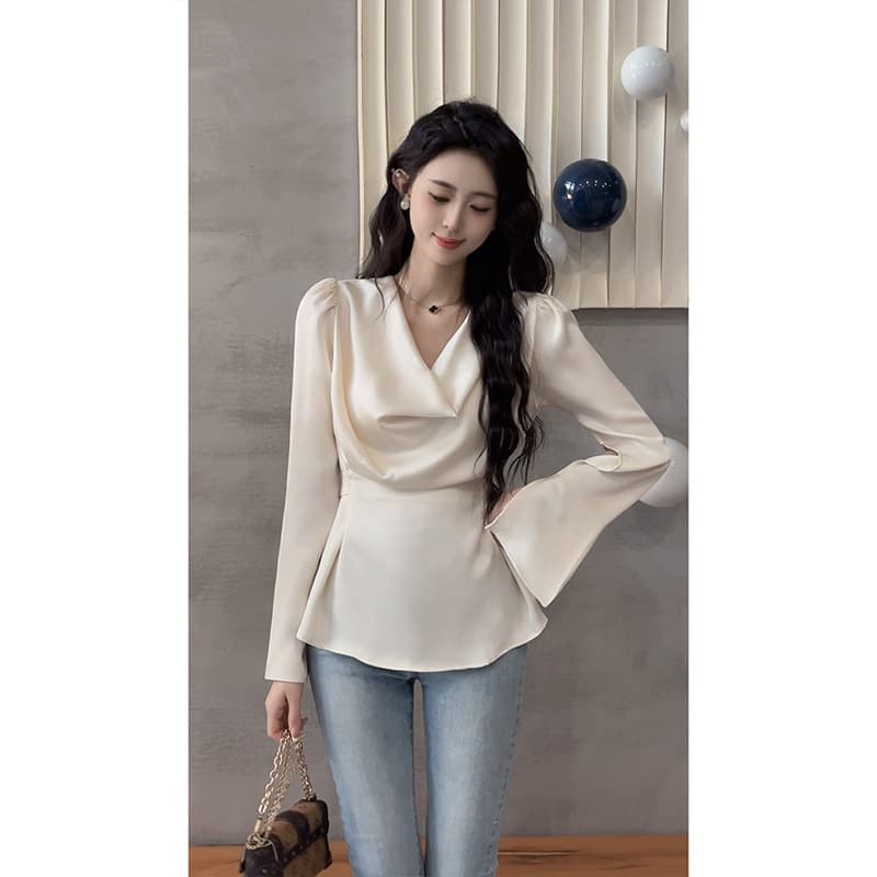 大人かわいい服 パフスリーブ裾フレアブラウス