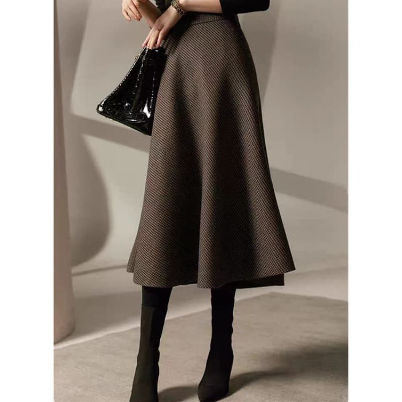 大人かわいい服 チェック柄フレアミディスカート