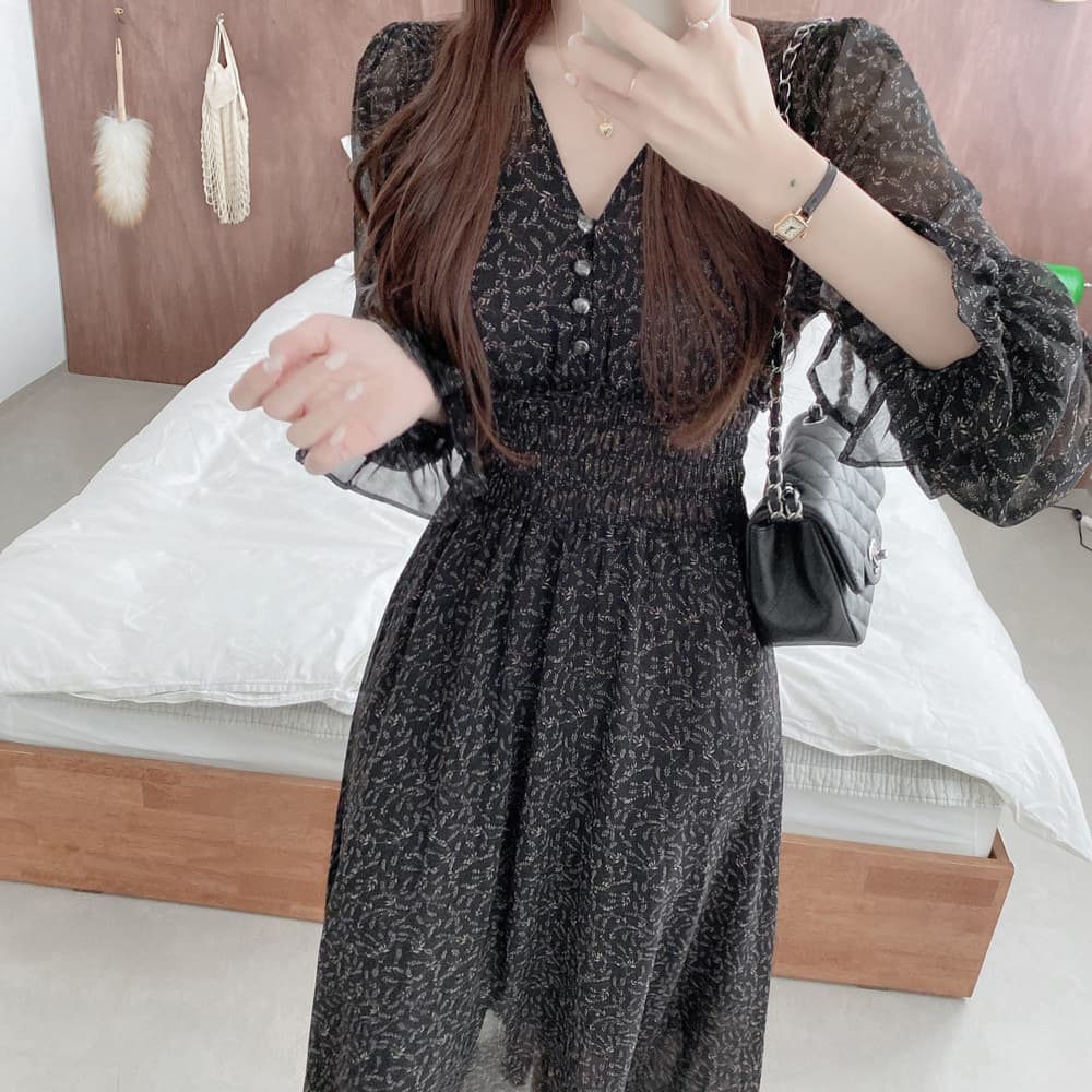 大人かわいい服 シャーリングレースワンピース