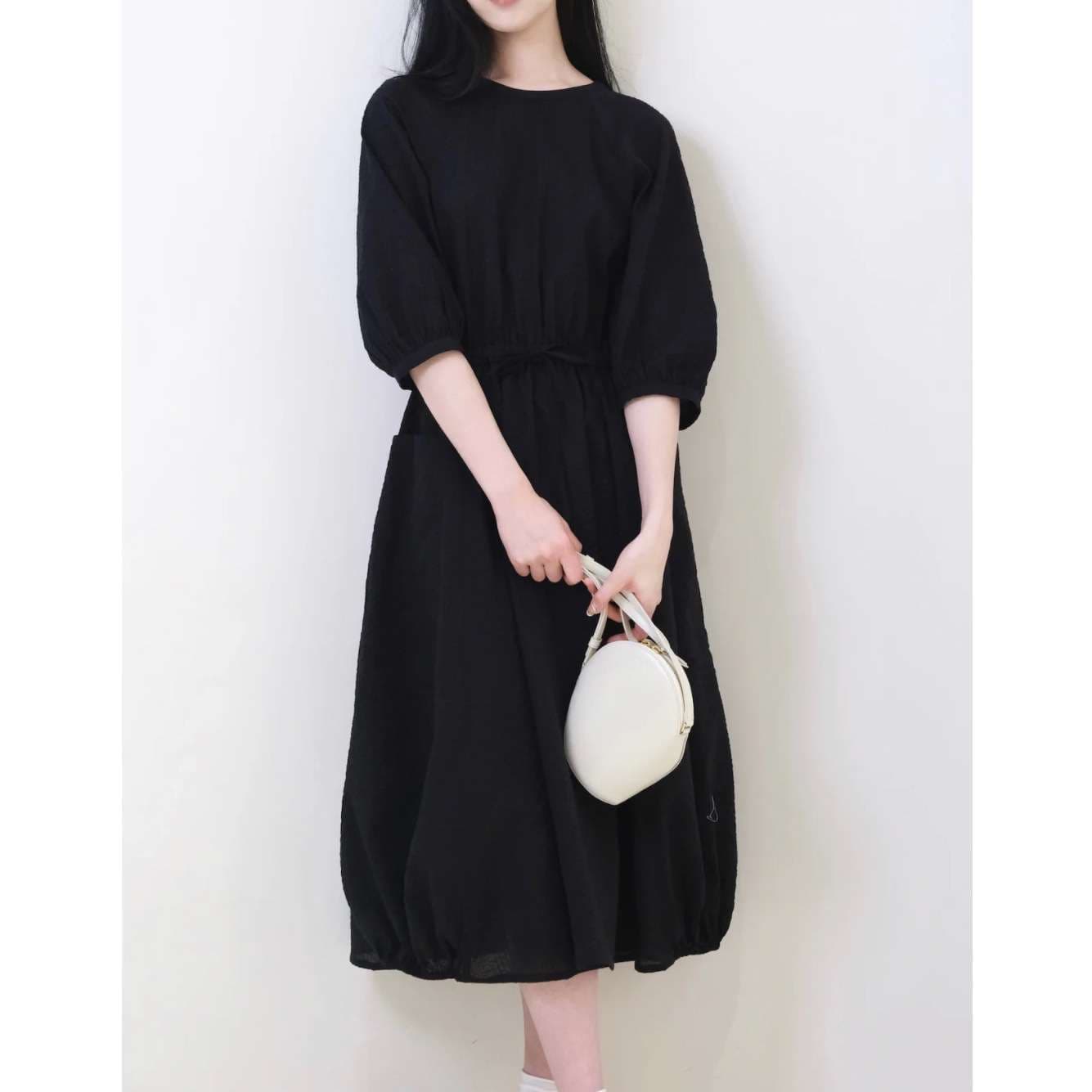 大人かわいい服 バルーン袖華やぐ ふんわりワンピース