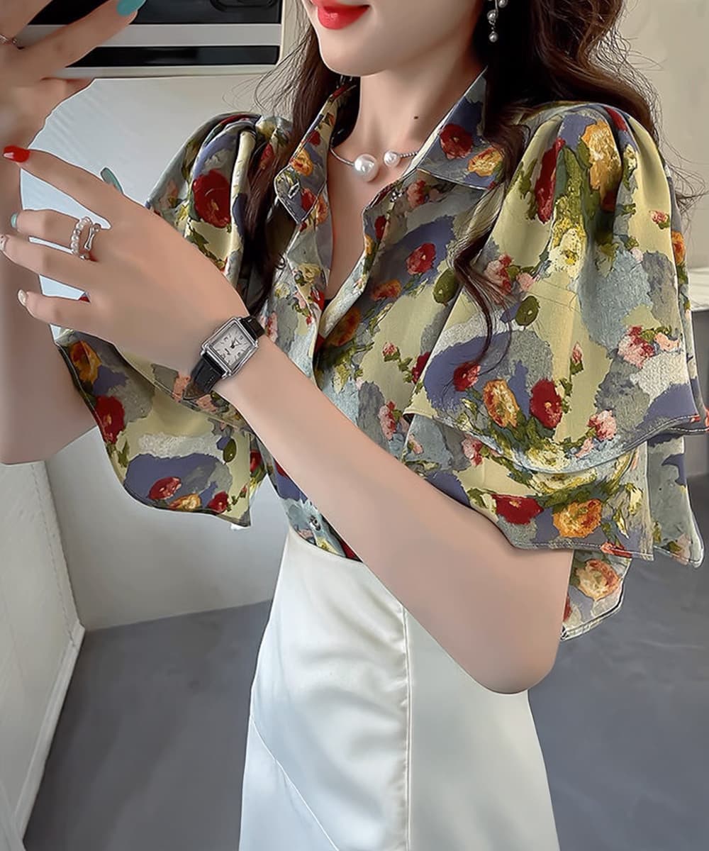 大人かわいい服 華やか二重袖の総柄ブラウストップス
