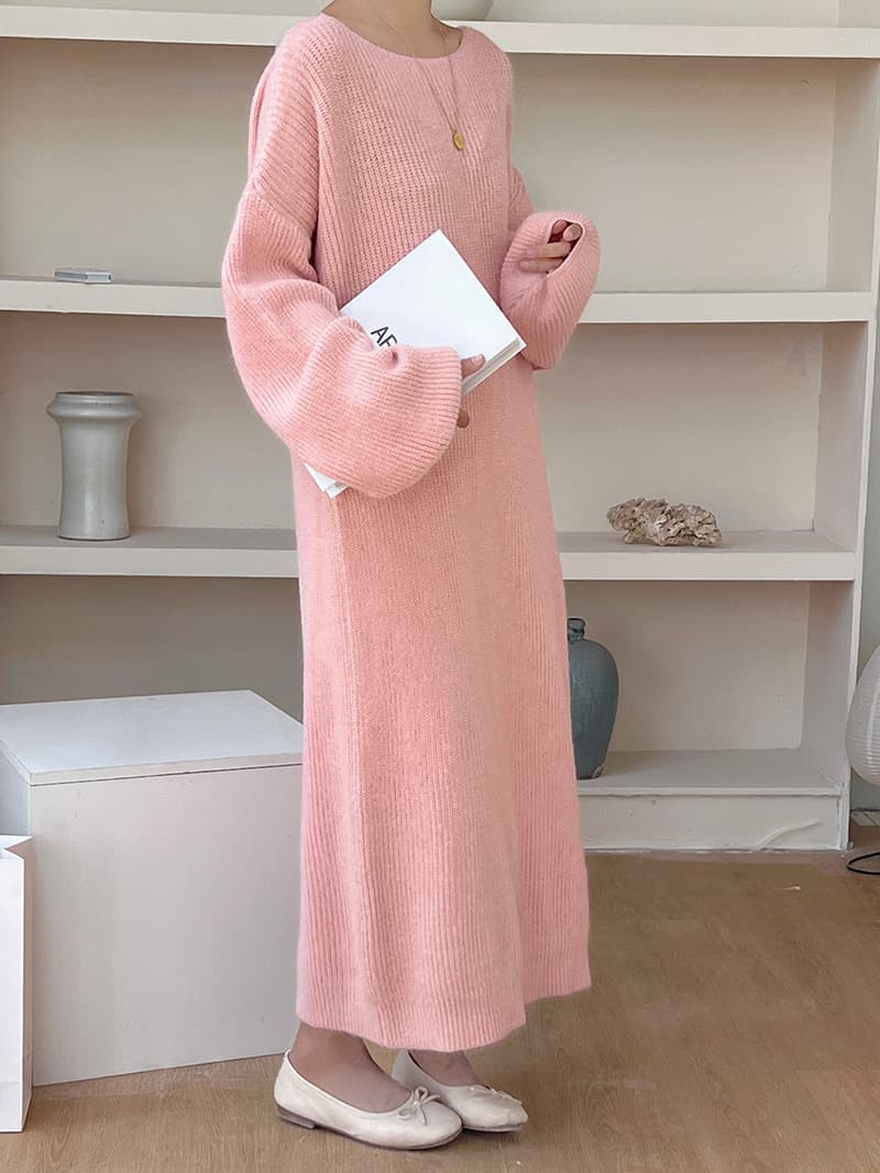 大人かわいい服 ゆったり編地のニットワンピース