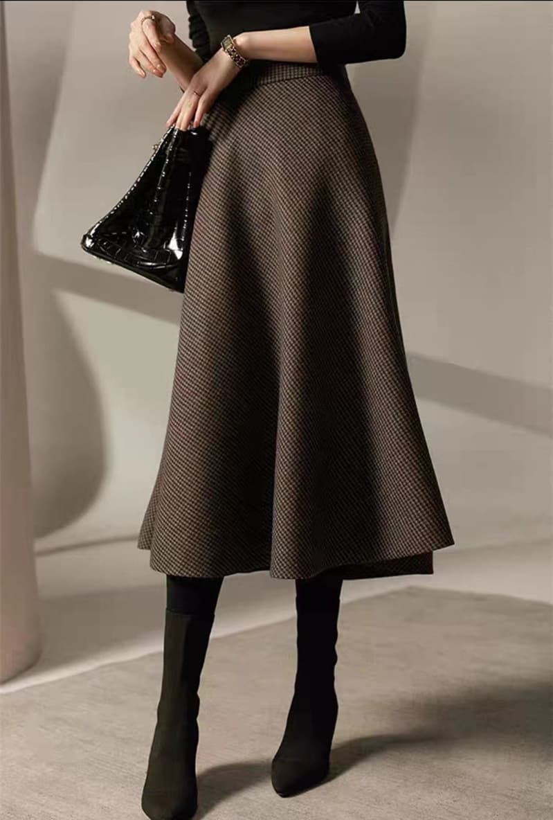 大人かわいい服 チェック柄フレアミディスカート