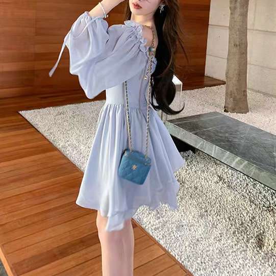 大人かわいい服 フリル×シアーのオフショルワンピース