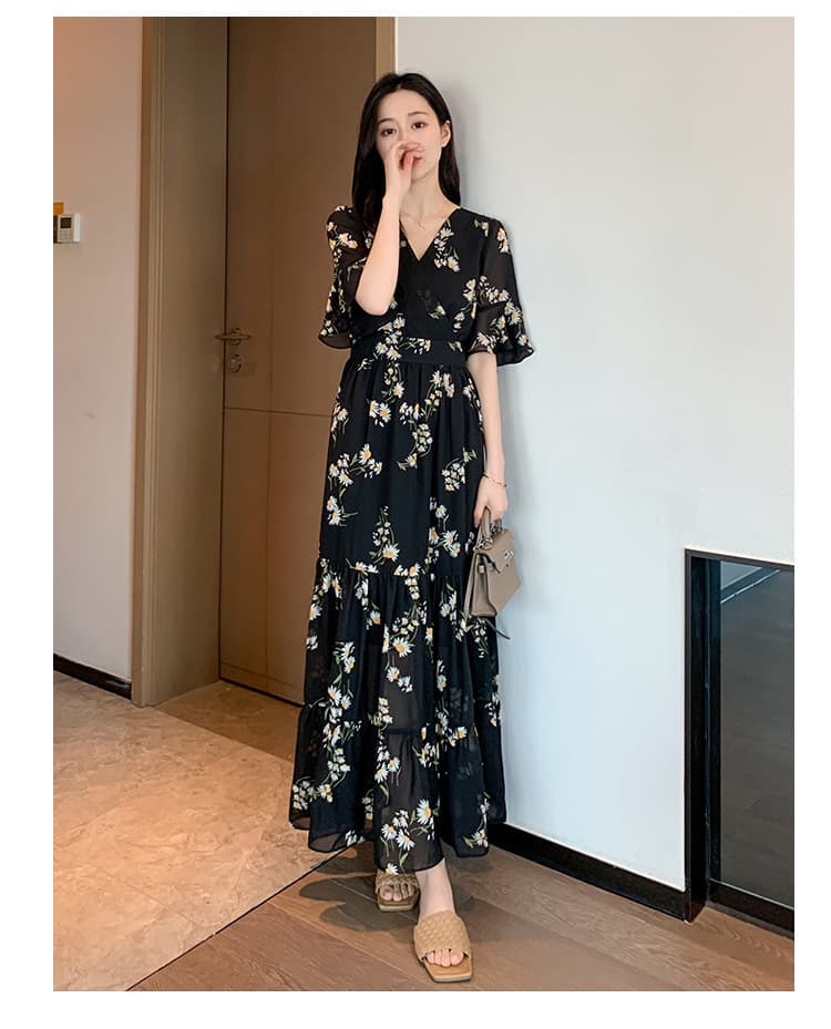 大人かわいい服 小花柄ティアード切替えロング丈ワンピース