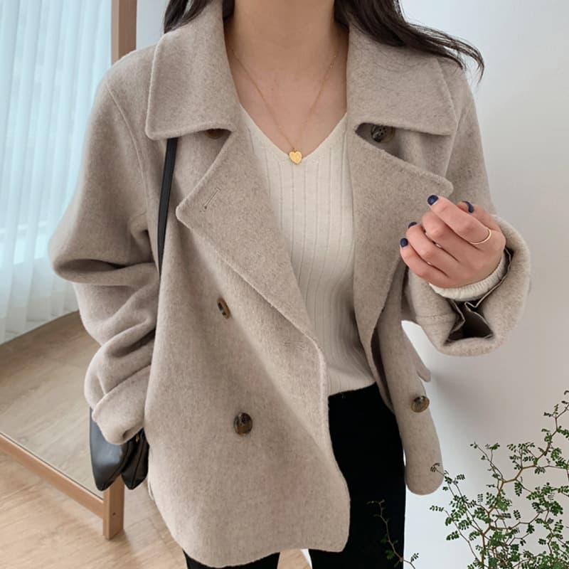 大人かわいい服 ふんわり袖ダブルボタンウール風ショートコート