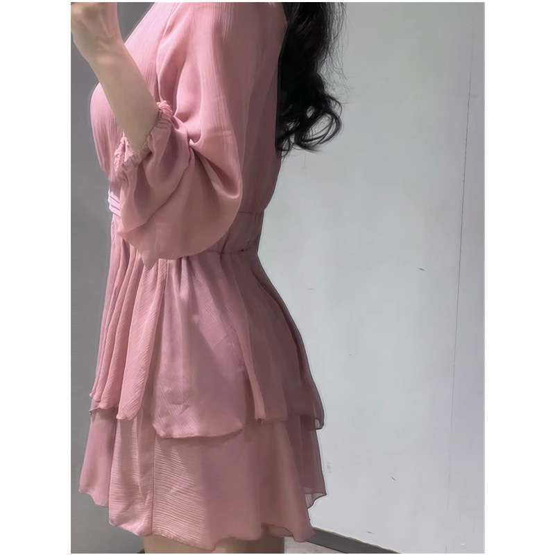 大人かわいい服 フリルネック 優美ティアードワンピース