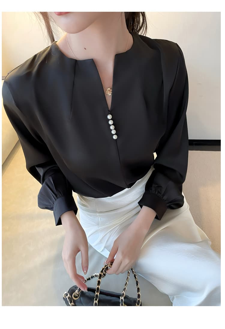 大人かわいい服 パールアクセントブラウス