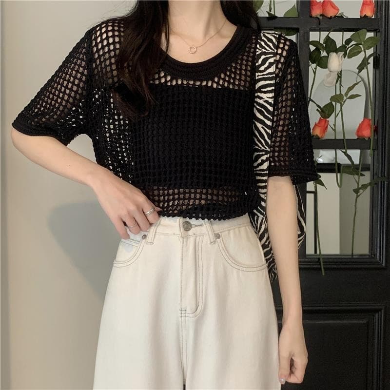 大人かわいい服 透かし編み丸首ニットトップス