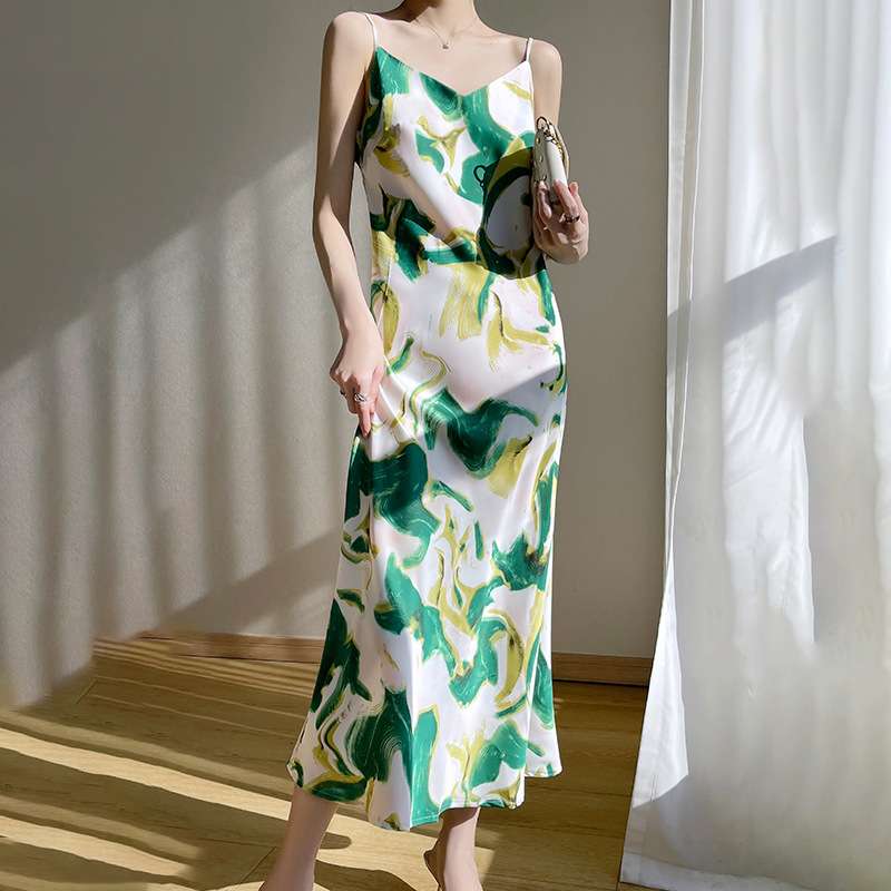 大人かわいい服 涼やか花柄シルクスリップドレス