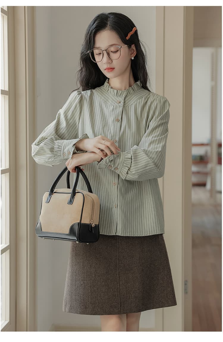 大人かわいい服 フリルカラー シャーリングストライプブラウス