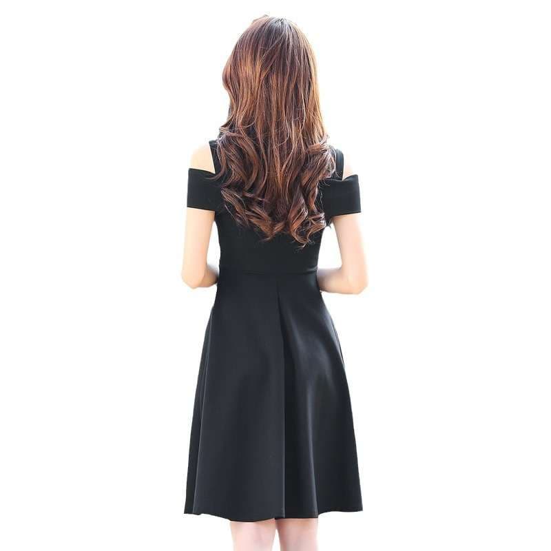大人かわいい服 肩だしフレアワンピース