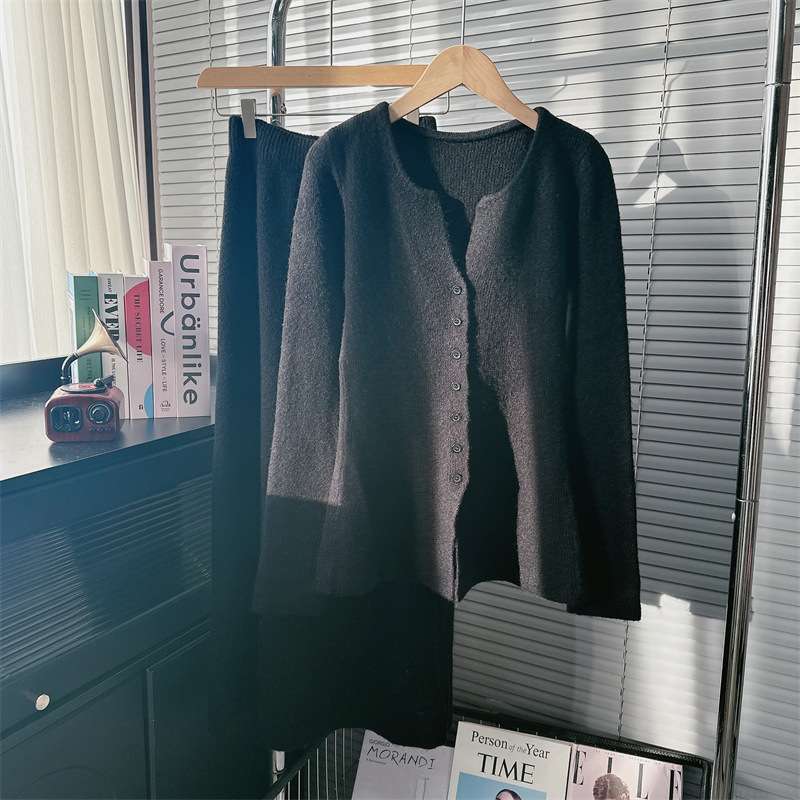 大人かわいい服 上品シルエットニットマキシセットアップ