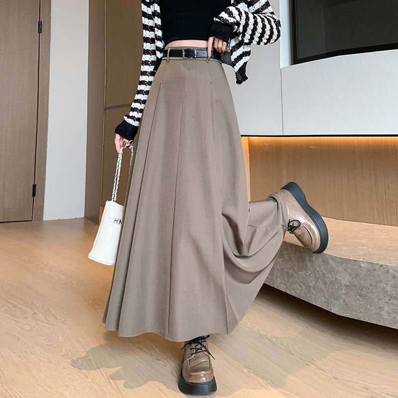 大人かわいい服 プリーツフレアスカート