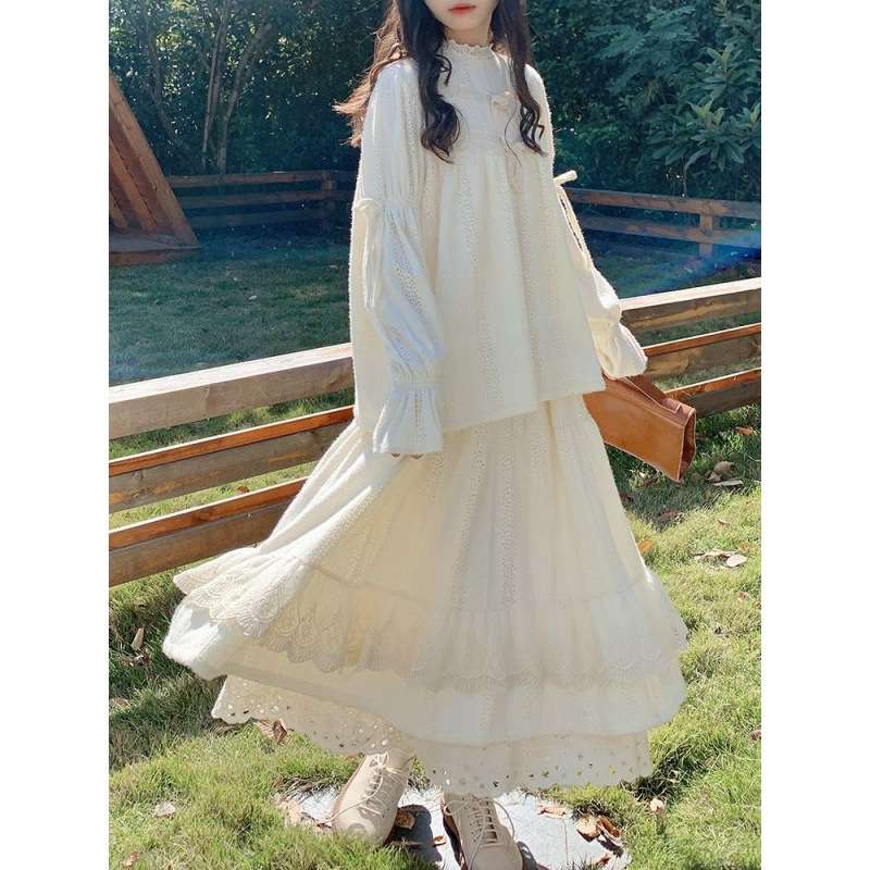 大人かわいい服 レース襟付きティアードフェミニンワンピース