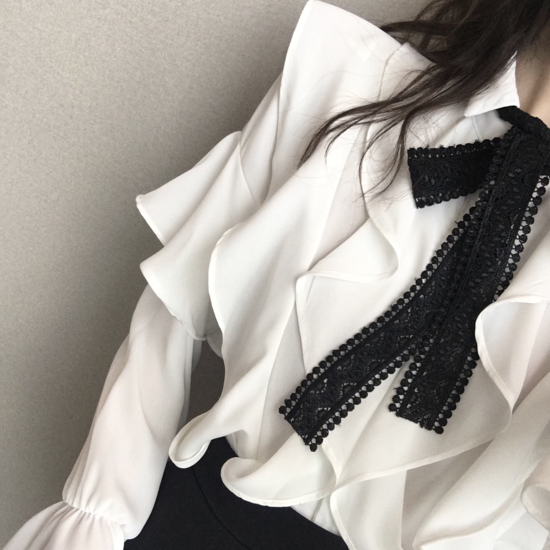大人かわいい服 華やぎ上品 胸元リボンフリルブラウス