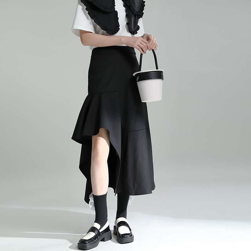 大人かわいい服 華やかアシンメトリーフリルスカート