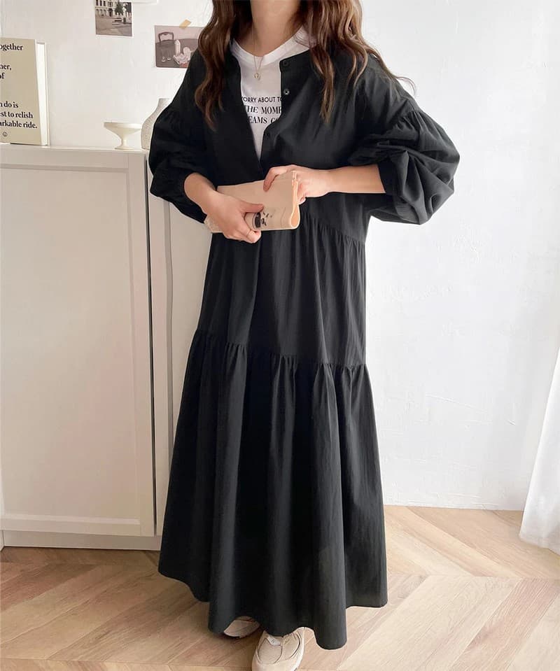 大人かわいい服 スタンドカラー紐付きシャツワンピース