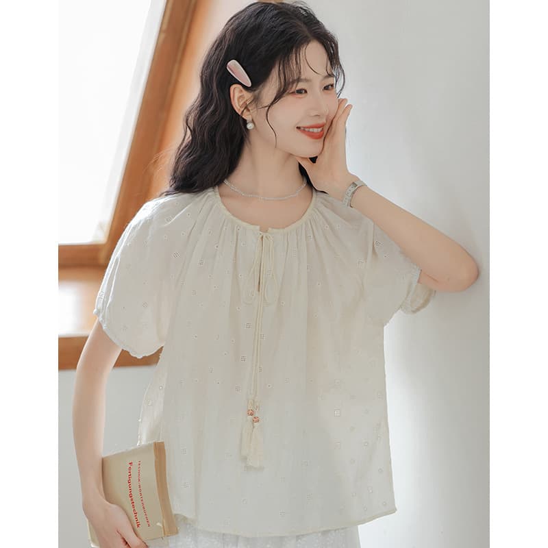 大人かわいい服 しわ加工ふんわり袖タッセル付きブラウス