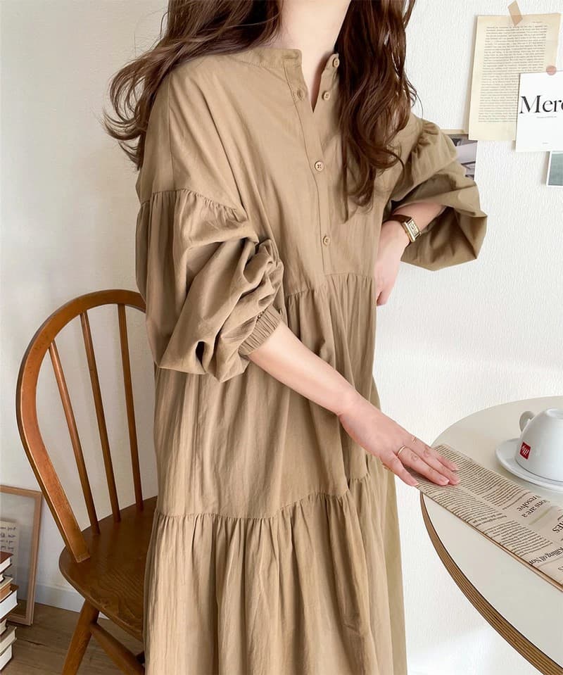 大人かわいい服 スタンドカラー紐付きシャツワンピース