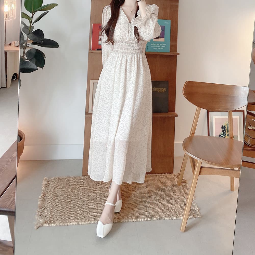 大人かわいい服 シャーリングレースワンピース