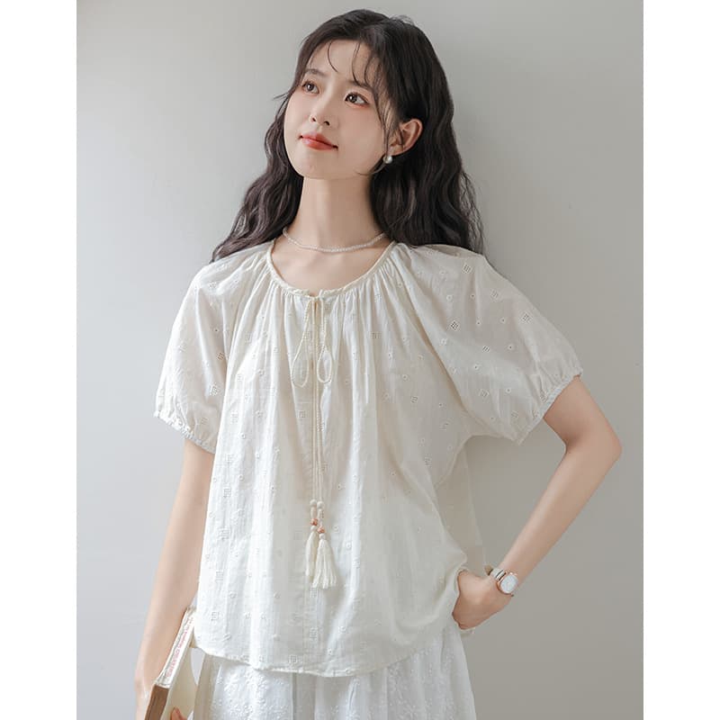 大人かわいい服 しわ加工ふんわり袖タッセル付きブラウス