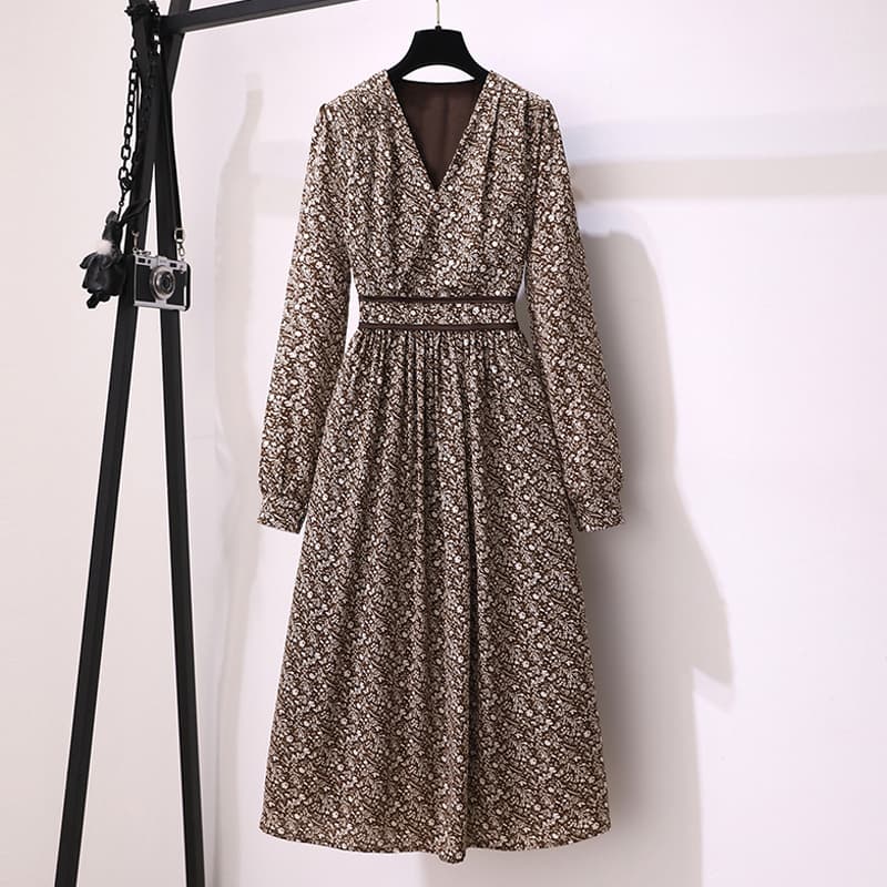 大人かわいい服 花柄ワンピ×カーデのコーデセットアップ