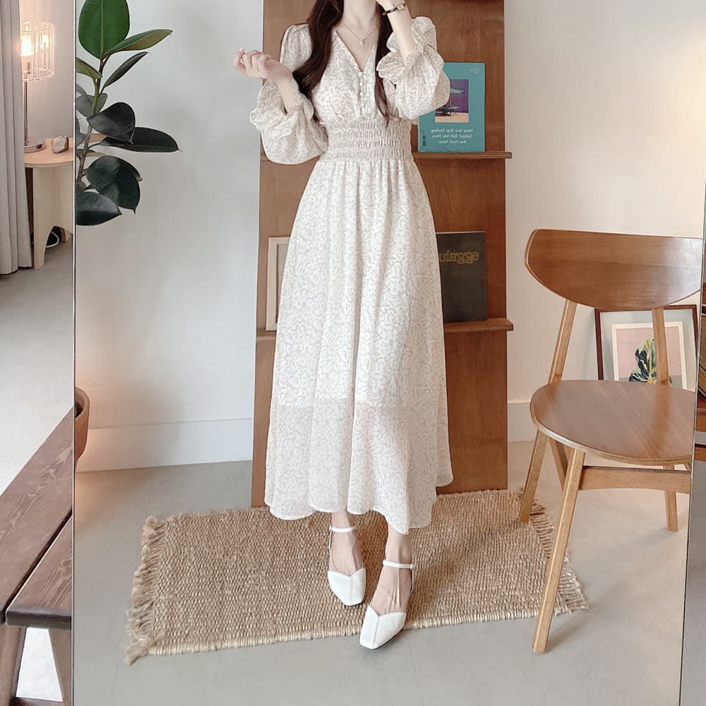 大人かわいい服 シャーリングレースワンピース