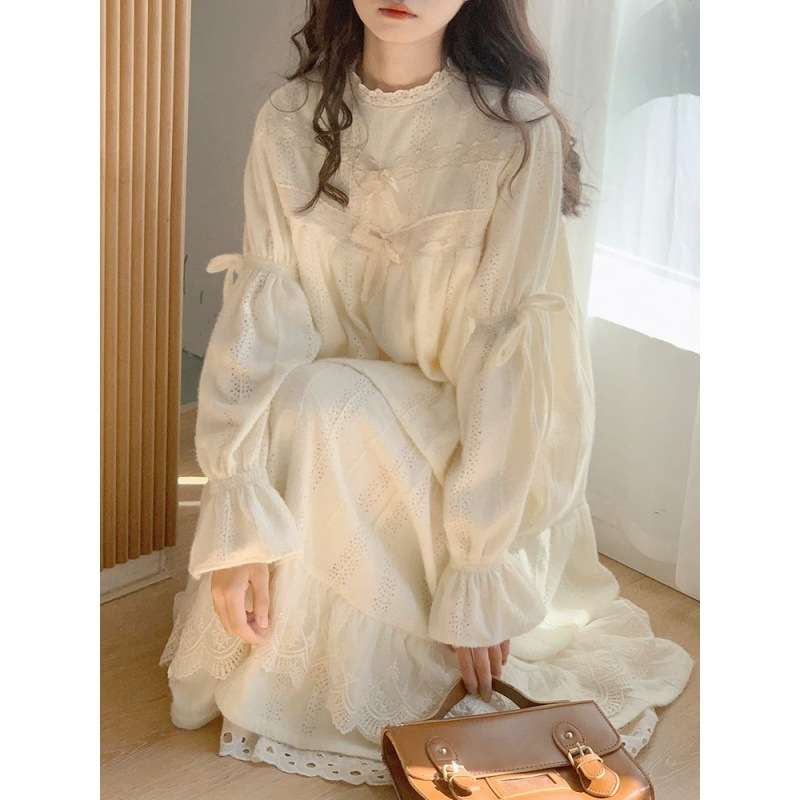 大人かわいい服 レース襟付きティアードフェミニンワンピース