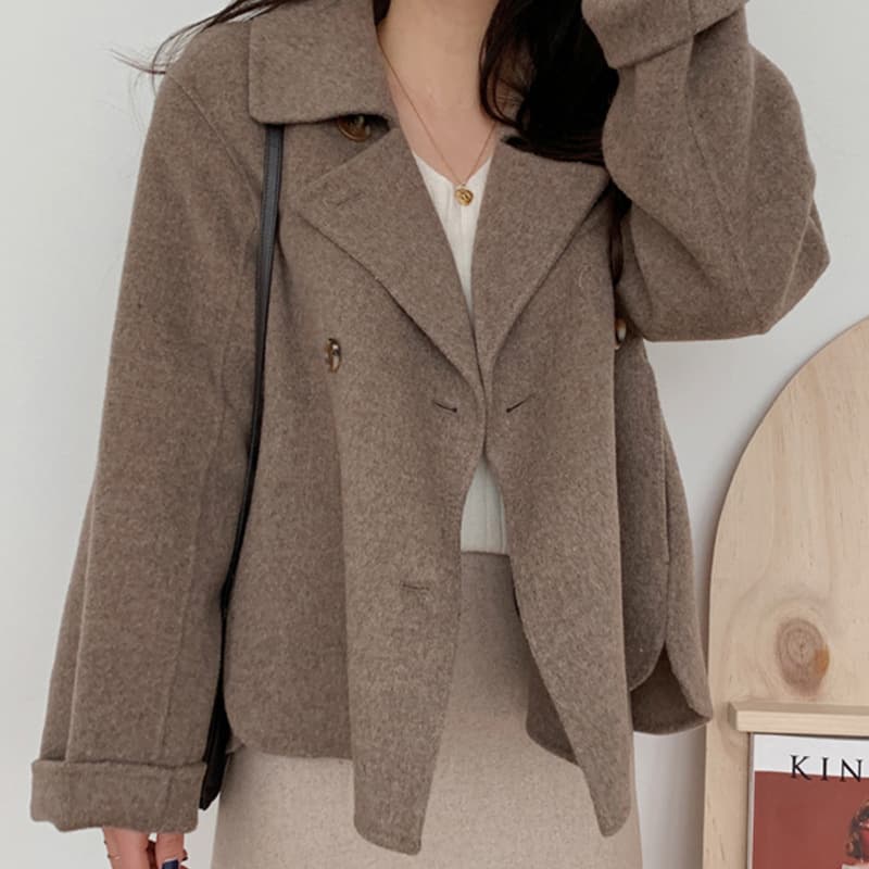 大人かわいい服 ふんわり袖ダブルボタンウール風ショートコート