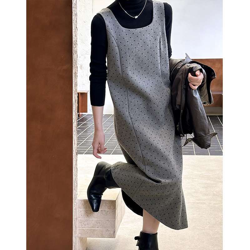 大人かわいい服 クラシカルドット柄 ジャンパースカート