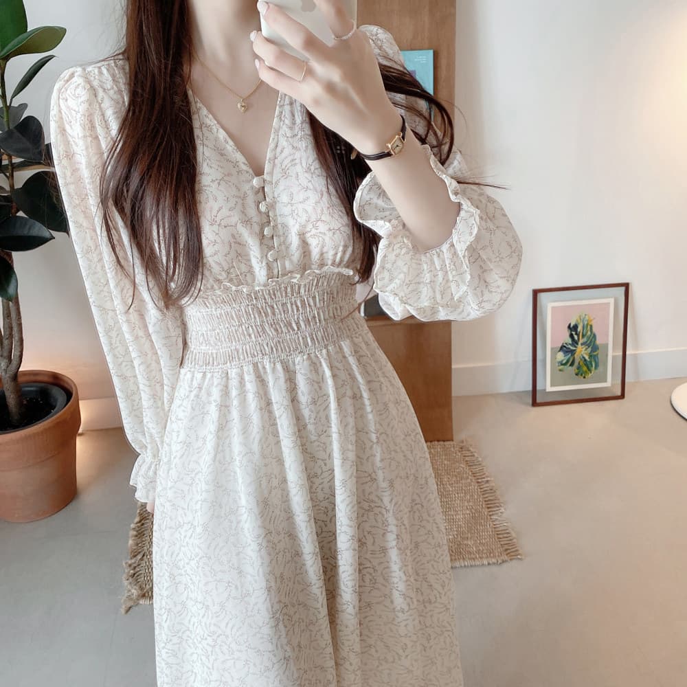 大人かわいい服 シャーリングレースワンピース