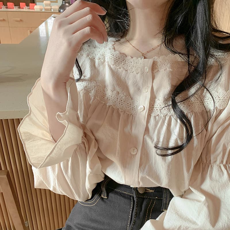 大人かわいい服 レース襟ふんわり袖ブラウス