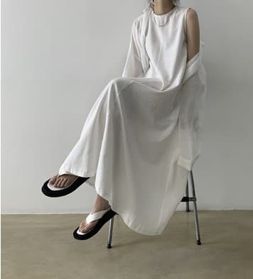 大人かわいい服 ゆったりシルエット ノースリーブ麻混ロングワンピース