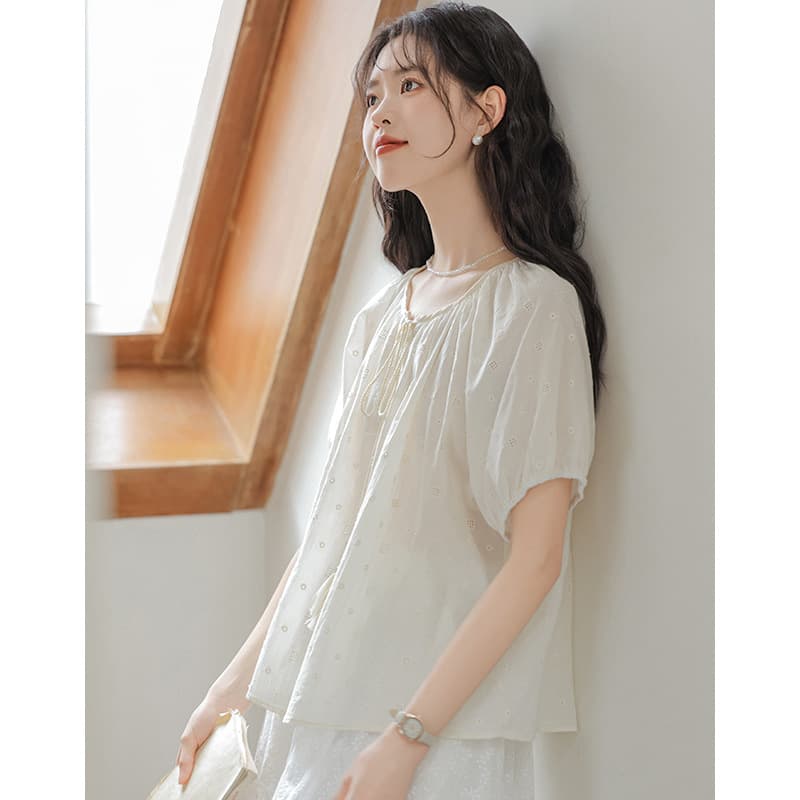 大人かわいい服 しわ加工ふんわり袖タッセル付きブラウス