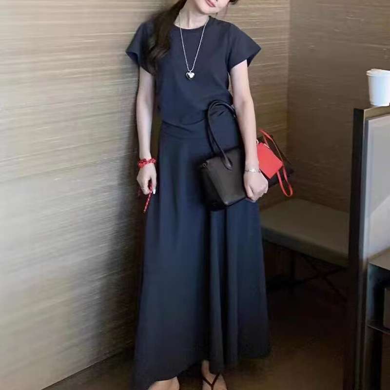 大人かわいい服 シンプル優雅ロングワンピース