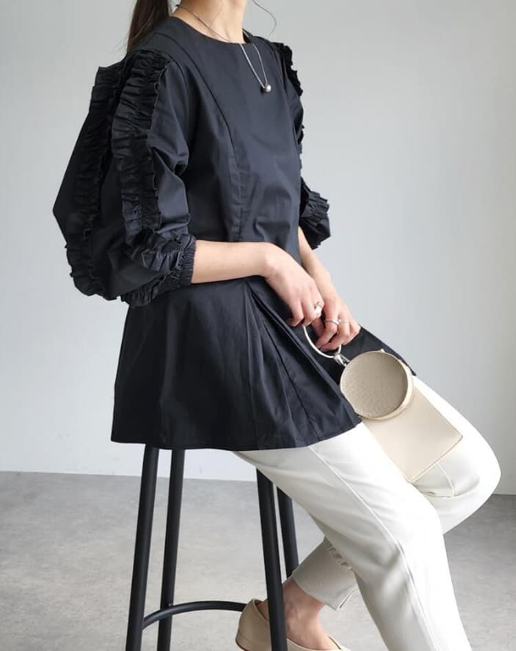 大人かわいい服 袖フリル切替プリーツ裾チュニックブラウス