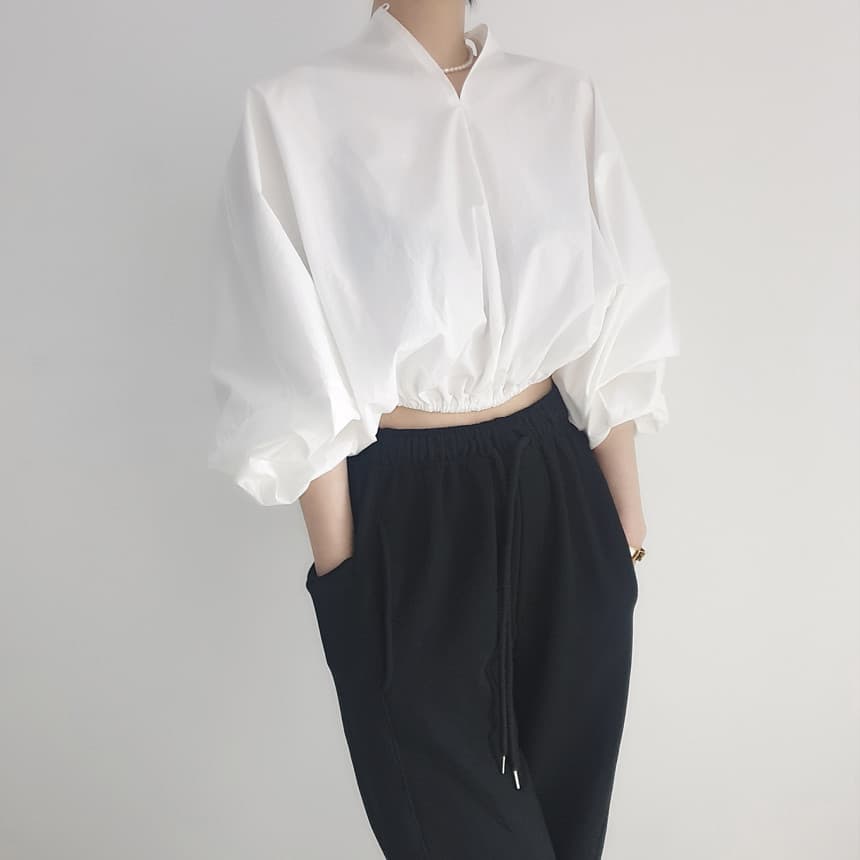 大人かわいい服 ボリュームパフスリーブラウス