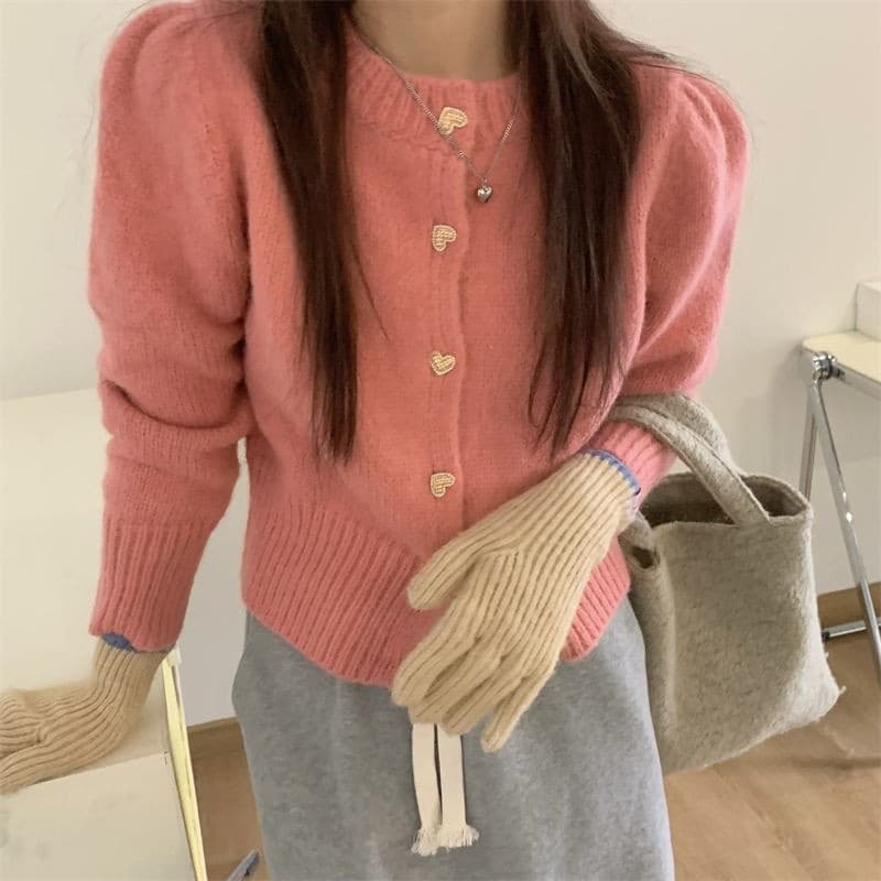 大人かわいい服 パフスリーブハートボタンカーディガン