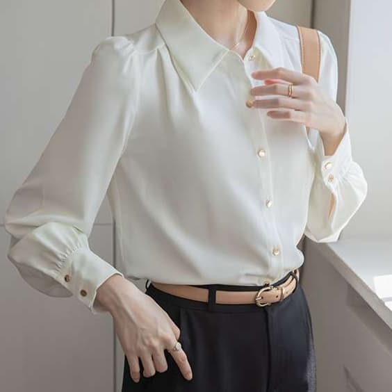 大人かわいい服 シャーリングデザイン長袖シャツ
